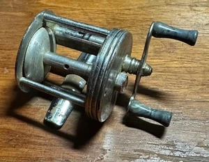 VINTAGE BRONSON MERCURY #2550 LEVEL WIND FISHING REEL ENGRAVED SIDES - Warped - Picture 1 of 7