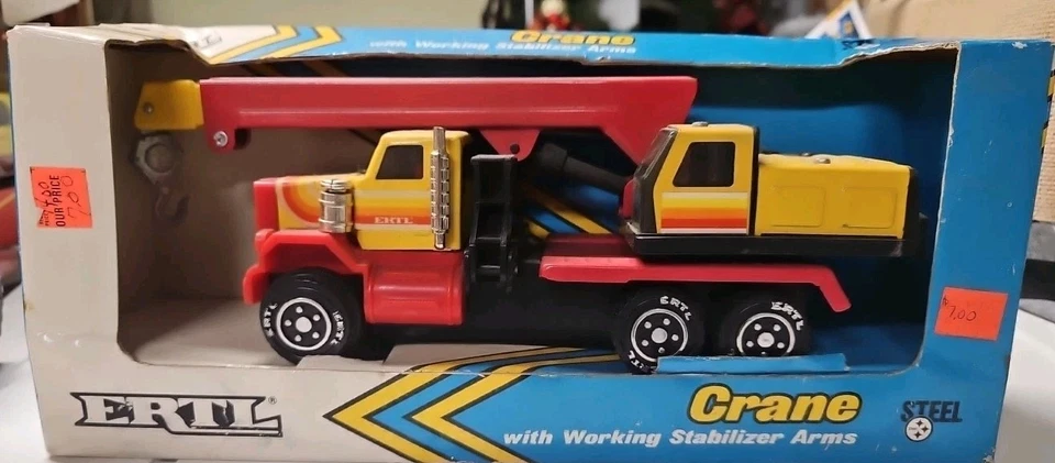 Camión de construcción Peterbilt Grúa Ertl 1987 vintage nuevo en caja vehículo de acero prensado Foto 1 de 4