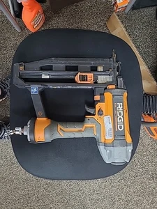 RIDGID R250SFF3 16-Gauge 2-1/2" Pneumatic Straight Finish Nailer - Picture 1 of 4