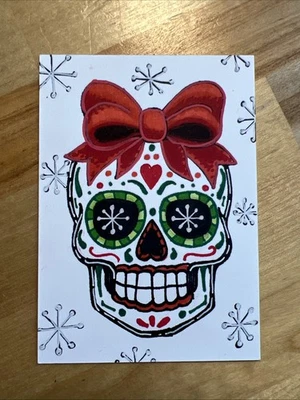 ACEO 原版圣诞画 – “Xmas Skull Bow” – RM TNKRT – 2.5 英寸 x 3.5 英寸 — 第 1/2 张图片