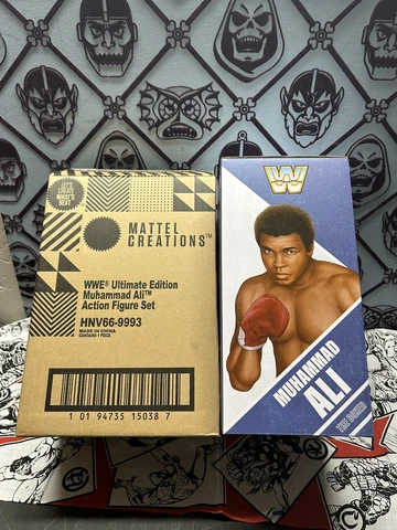 SDCC 2023 MATTEL exclusive WWE Ultimate MUHAMMAD ALI Action Figure IN HAND Cover