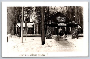 A402 Vintage RPPC Postkarte USO Camp Peterson Co 928-44 Alene Idaho Stadtpark - Bild 1 von 2