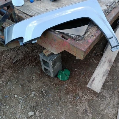 Jeep Patriot 2014 guardabarros delantero izquierdo lado del conductor cubierta panel gris OEM Foto 1 de 4