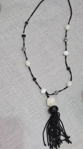 Chicos schwarz & weiß Perlen Halskette mit Quaste Akzent - Bild 1 von 6