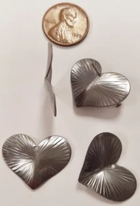 12 VINTAGE STAHL STRUKTURIERTES HERZ 20 mm. SILBER STEMPELFUND ANHÄNGER N64 - Bild 1 von 2