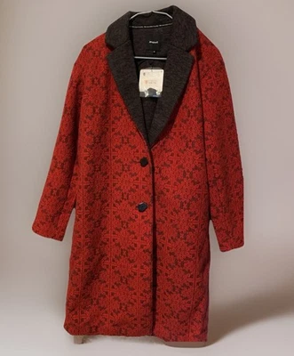 Abrigo rojo Desigual. Hermosos diseños, nuevos con etiqueta talla M Foto 1 de 4