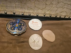 DE COLECCIÓN FLORAL COBALTO AZUL Y ORO STRATTON U.K POLVO COMPACTO CON TODOS LOS ARTÍCULOS ORIGINALES - Imagen 1 de 14