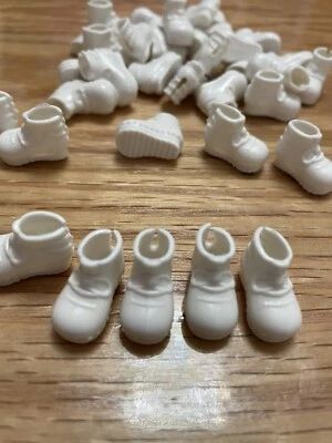 40 pares de zapatos de muñeca de silicona flexibles color blanco 5" (1,9 cm) aptos para Chelsea Kelly Foto 1 de 4