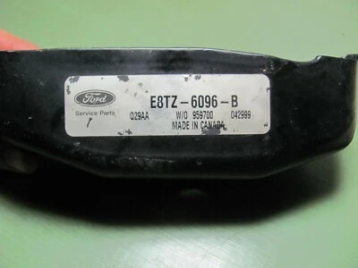 Soporte de montaje izquierdo Ranger 1993-97 NOS Ford E8TZ-6096-B 2,3 L Foto 1 de 4