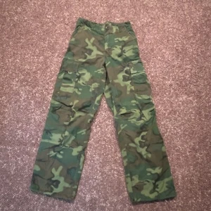 Vietnam Era 69 pantaloni tropicali mimetici da combattimento Poplin classe 2 resistenti al vento XSmall - Foto 1 di 15