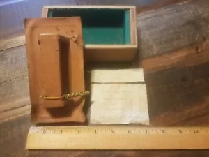 Caja de madera japonesa hecha a mano era de la Segunda Guerra Mundial 1948 ocupado Japón arte popular - Imagen 1 de 2