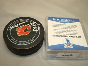 Disco de Hockey Beckett Oficial Sean Monahan Firmado por los Calgary Flames Certificado de Autenticidad 1B - Imagen 1 de 3