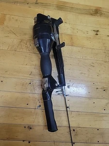 Caña de pescar plegable portátil Instant Fisherman negra 11,25" - 58,5" necesita ojales - Imagen 1 de 15