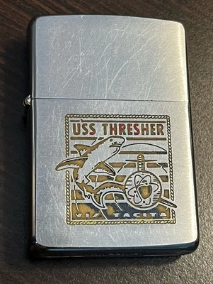 Isqueiro Vintage 1963 Raro Zippo USS Thresher SSN 593 Vis Tacita Bom Estado - Imagem 1 de 4