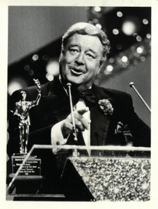 Jackie Gleason unsigned Vintage B&W 7x9 CBS Promotional Photo (The Honeymooners) - Picture 1 of 1