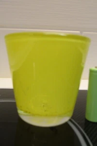 Mini-Blumenübertopf aus Glas grün lime gelbgrün 7,3 cm breit Höhe 7,5 cm - Bild 1 von 3