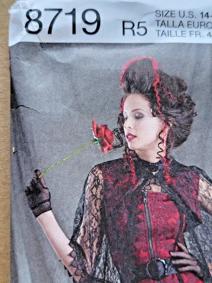 SIMPLICITY# 8719 STEAMPUNK  HALLOWEEN  COSTUME Sewing Pattern Sizes14-22 - Image 1 of 4