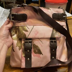 NWOT Realtree Pink Camo Crossbody Bag
