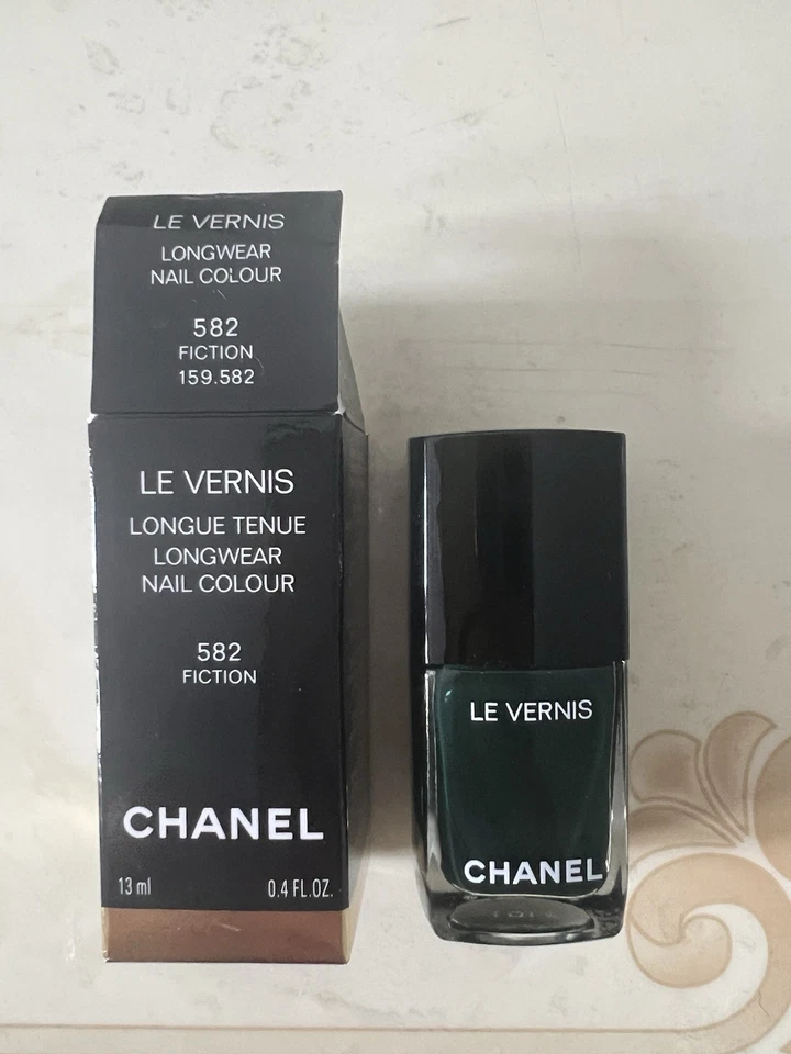 CHANEL Le Vernis Longwear Nail Colour 582 Fiction 13ml