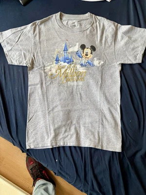 T-Shirt Disneyland Resort 2008 - Year of a Million Dreams  S Vintage Micky Maus - Bild 1 von 3