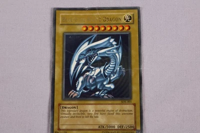 Yu-Gi-Oh! TCG Blue-Eyes White Dragon SDK-001 Ultra Rare Very Good Condition - Image 1 of 4