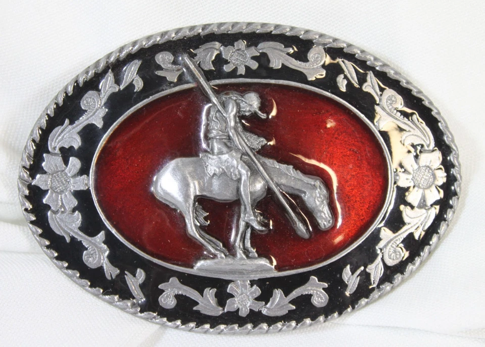 Fivela de cinto vintage Siskiyou Big Western End Trail índio americano esmaltado vermelho 1985 - Imagem 1 de 4