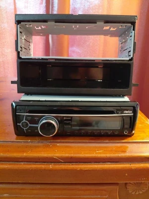 Clarion CZ302 CD Bluetooth Sirius Pandora Radio Reproductor USB Auxiliar Con Unidad De Carcasa Foto 1 de 4