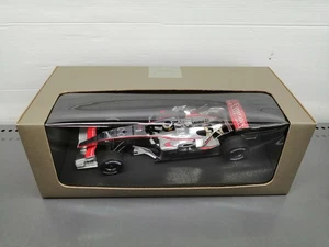 Minichamps McLaren MP4-21 F1 1 18 - Picture 1 of 12