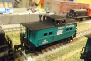 PENN CENTRAL (PC) #18422  N-Scale Custom Painted  Caboose - Picture 1 of 2