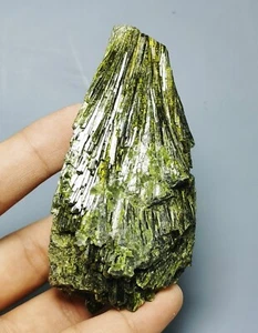 Muestra mineral racimo cristal cuarzo turmalina verde natural en forma de abanico - Imagen 1 de 12