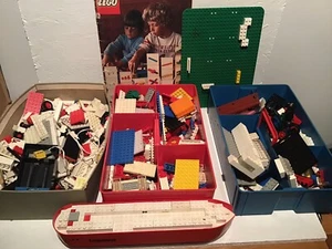 Lego Restposten 1970er Jahre Vintage Lego inkl. Frachtschiff über 3,5 kg Aufbewahrungsboxen usw. - Bild 1 von 23