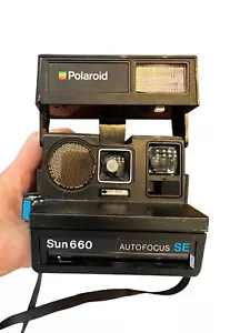 Rara fotocamera istantanea vintage Polaroid Sun 660 Autofocus SE con cinturino Non testato - Foto 1 di 5