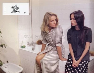 GERALDINE CHAPLIN DOMINIQUE SANDA LE VOYAGE EN DOUCE 1980 VINTAGE LOBBY CARD #1 - Imagen 1 de 1