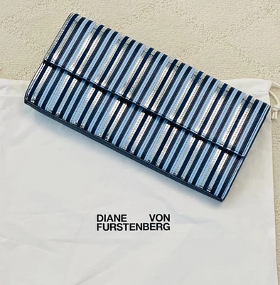 Embreagem nova com etiquetas Diane Von Furstenberg East West azul marinho - Imagem 1 de 4