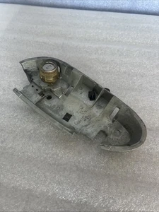 2004-2006 Pontiac GTO Drive Side Door Lock And Bracket - Foto 1 di 3