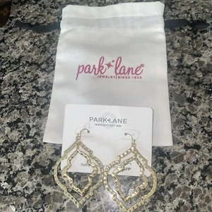 NWT Park Lane Winnie Earrings Statement Matte Gold DANGLE - Picture 1 of 4