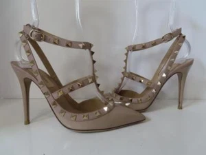 Zapatos de salón Valentino beige charol dorado Rockstud correa en T talla 37 - Imagen 1 de 12
