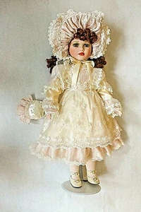 American Classics Porzellanpuppe, "Claire", verkauft von Cracker Barrell, 24 Zoll. - Bild 1 von 2