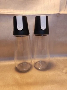 Tupperware 9159 Tilt 'N Serve 11 Unzen Spender Öl & Essig Spender 2 Flaschen - Bild 1 von 5