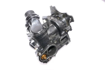 VW Polo 6R Kühlmittelregler Wasserpumpe Pumpe Gehäuse 06H121026CR  - Bild 1 von 3