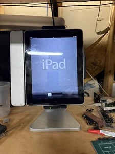 Apple iPad 1st Generation 32GB Wi-Fi with Charging Station. Excellent condition - Photo 1/1
