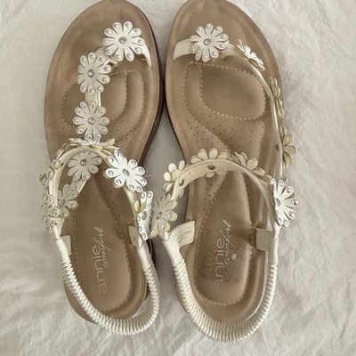 Step into Spring: Adorable White Flower Annie Comfort Sandals - Size 8.5W - image 1 of 4