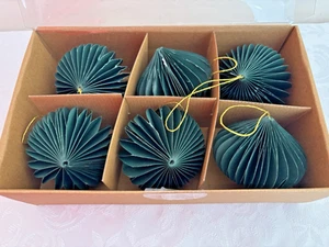 Set of 6 Festive Paper Baubles Christmas Xmas Tree Decorations 9 cm (WD) Green - Picture 1 of 5