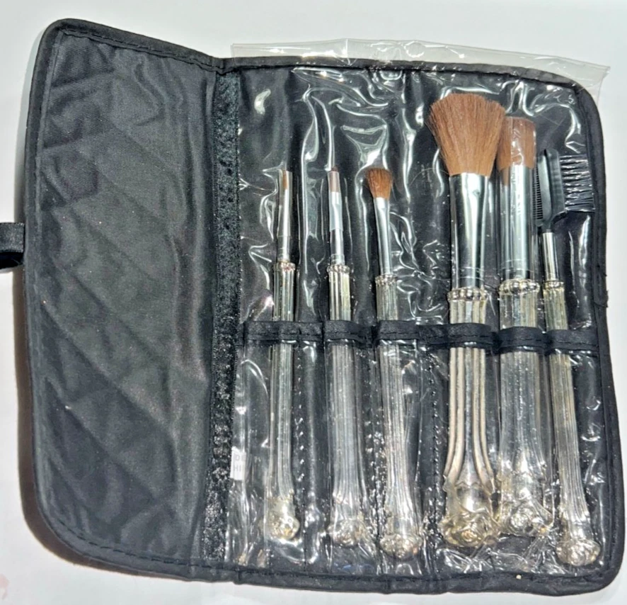 Romantic Rose Vintage Makeup Brush Set. - Imagem 1 de 1