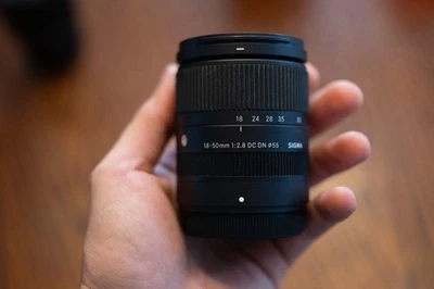 *FREE SHIPPING* Sigma 18-50mm f/2.8 DC DN Contemporary Lens for FUJIFILM X. - Image 1 of 3