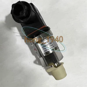 ONE 060G2108 AKS 33 Danfoss Pressure Transmitter - Picture 1 of 1