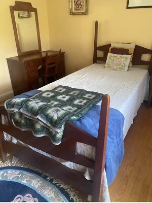 1930s Vtg Cushman Colonial Creations Bedroom Beds 2 Twin Single Bed Frames - Image 1 of 4