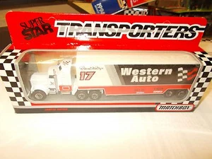 DARRELL WALTRIP WESTERN AUTO 1/80 HAULER MATCHBOX SCHWER ZU FINDEN NIE GEÖFFNET - Bild 1 von 1