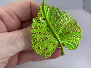 Leaf Green Openwork LISNER HUGE Vintage Metal Brooch Pin M-2295 - Picture 1 of 4