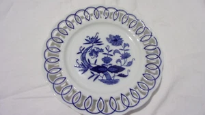 Formalities By Baum Bros Lattice Blue onion 7 3/4" blue/white trim plate - Picture 1 of 6